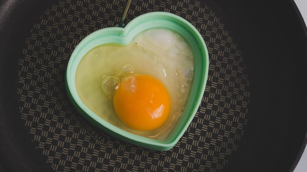 Can I crack a raw egg in my dog's food?