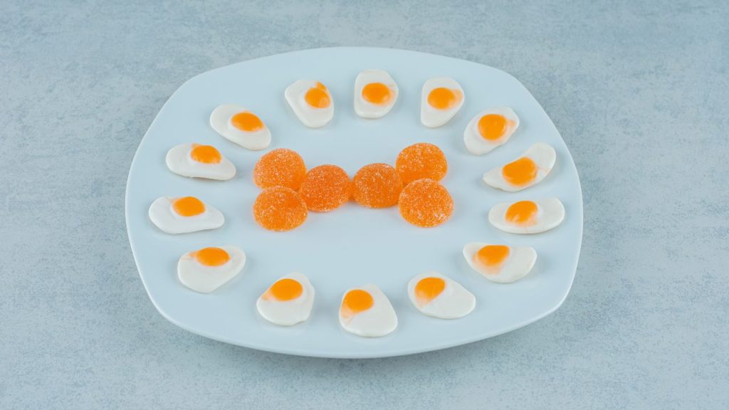 Is it good to put egg in dog food?