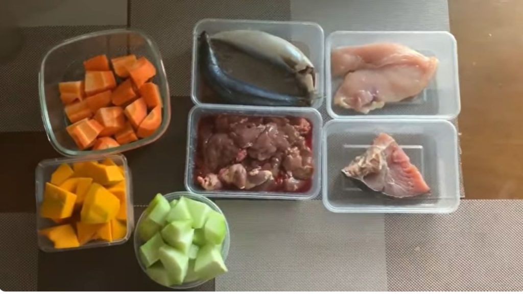 What is the best natural diet for a cat?